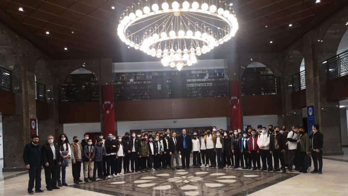 Okulumuz 8. sınıf öğrencileriyle İstanbul Recep Tayyip Erdoğan Anadolu İmam Hatip Lisesi ve Vefa Lisesi'ni ziyaret ettik.